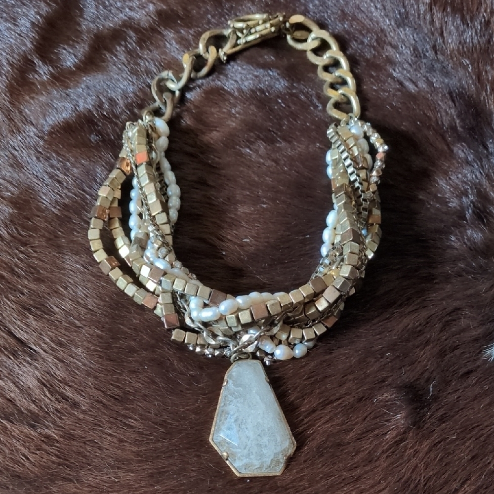 Ann Taylor Elegant Gold and Pearl Beaded Necklace With Stone Pendant